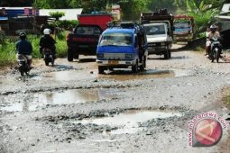 80 Persen Jalan Riau Rusak Akibat Tambang