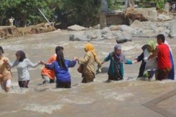 UPAYA BANTUAN LOGISTIK