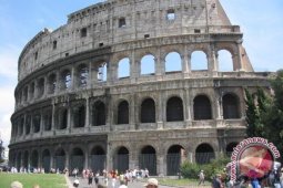 Colosseum Miring Seperti Menara Pisa