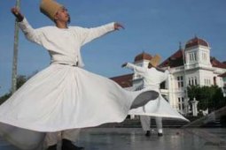 TARI SUFI WHIRLING
