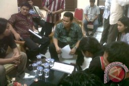 Anggota DPRD Kalbar Tandatangani Penolakan RUU PT
