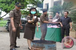 MUSNAHKAN BARANG BUKTI