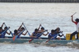 Lomba Perahu Naga