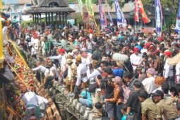 Saksikan prosesi