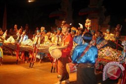 3.000 Orang Joget Massal Diiringi Jegog Bali