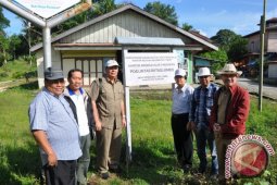 Kantor Imigrasi Berdampingan dengan Warung Ayam Penyet