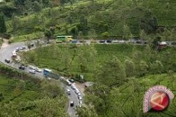 Puncak-Cipanas Macet Hingga 4 Kilometer