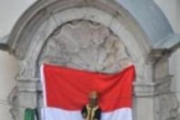 Patung 'Mannaken Piss' Belgia Berbaju Beskap