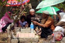 Kunjungan Ke Tempat Ziarah Membeludak