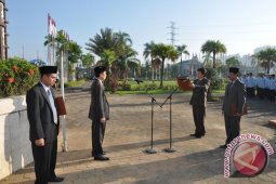 Jajaran Setwan Upacara Bendera di Kantor DPRD