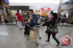 Penumpang di  Syamsudin Noor Masih Turun