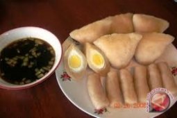 Pempek Banyak Dipesan untuk Oleh-oleh