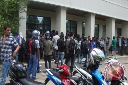 Ratusan Pencari Kerja Datangi Kantor Dissosnaker Bontang