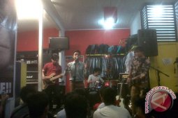 Sidepony Band Kampanyekan "Save" Orangutan Di Pontianak
