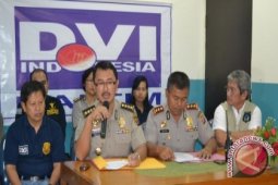 DVI Serahkan Jenazah Korban Pesawat Kepada Keluarga