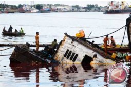 Tiga Hari Terombang-ambing Di Laut