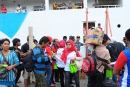 Jamsostek Bagikan Obat Kepada Pemudik