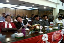 Penyerahan Karangan Bunga Awali Rapat Paripurna DPRD Kalbar