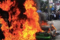 MOBIL TERBAKAR