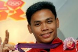 Lifter Eko Yuli Rebut Emas PON 2012