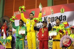 Gulat Raih Medali Emas
