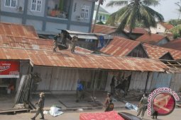 Kios Pedagang Emas Dan Sayur Dibongkar