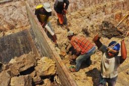 PETANI JUAL TANAH