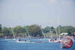 Puluhan Nelayan Ikut Lomba Perahu Layar di Buleleng
