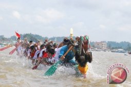 Lomba Perahu Panjang Digelar di Sungai Segah