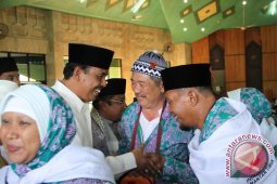 Wabup Lepas 355 Calhaj Kukar