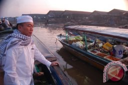BENAHI PASAR TERAPUNG