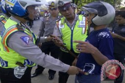 TERTANGKAP MEMBAWA SAJAM