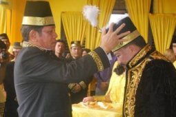 Pasang Mahkota