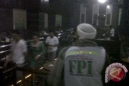 FPI Bubarkan Pengunjung Tempat Hiburan Malam