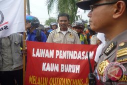 Ratusan Buruh di Berau Tuntut Penghapusan "Outsourcing"