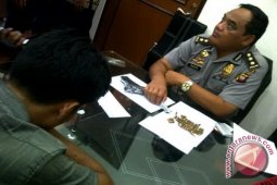 Polisi Sita Ponton Bermuatan Solar Ilegal di Kendawangan, Ketapang