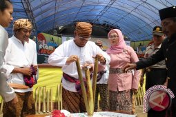 "Pesta Etam Segala" Ditandai Makan 230 Suman
