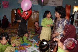 Menteri Pemberdayaan Perempuan Tinjau Perkembangan KLA