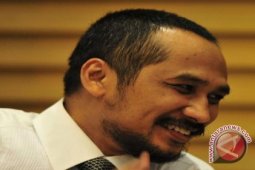 Ketua KPK bagi takjil di pinggir jalan