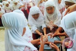 Cuci Tangan Dengan Sabun Kurangi Risiko Kuman