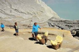 WISATAWAN IJEN