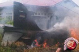 Bangkai Hawk 200 dijaga ketat TNI bersenjata