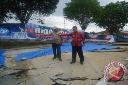 Yahya Anja dan Darlis Pattalongi Tinjau Jalan Ambles