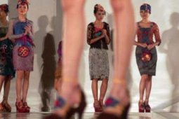 FASHION SHOW
