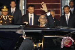 Obama dan Romney bertarung sengit 