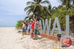 Warga Bangka Tengah Pilih Pantai Sebagai Tempat Rekreasi