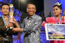 MENYANYI LAGU SBY