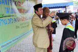 WISUDA SANTRI TKA