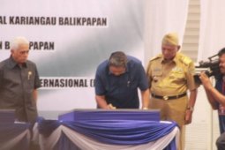 Tanda tangani Prasasti