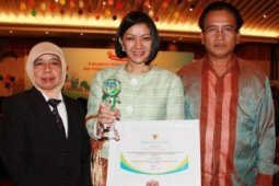 Terima Penghargaan